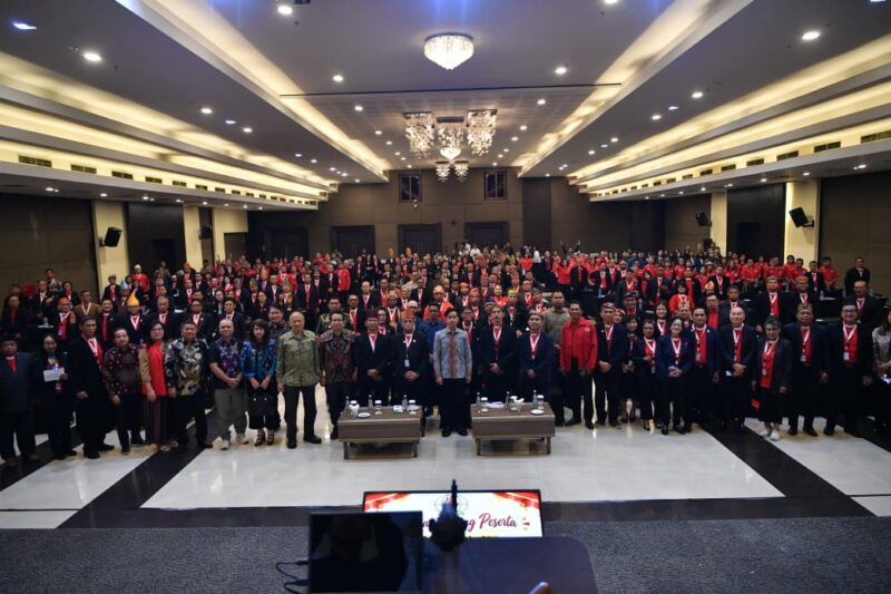 Wakil Presiden Gibran Rakabuming saat membuka Kongres Nasional ke-V Asosiasi Pendeta Indonesia (API) di Grand Serpong Hotel & Resort, Tangerang, Banten, Kamis (8/10/2026).