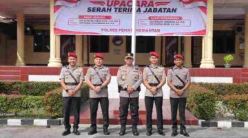 Kapolres Pematangsiantar AKBP Dhana Noer Kurniawan, S.I.K., M.M., memimpin upacara serah terima jabatan (sertijab) Kepala Satuan Reserse Kriminal (Kasat Reskrim) dan Kepala Satuan Reserse Narkoba (Kasat Narkoba) di Lapangan Apel Markas Komando (Mako) Polres Pematangsiantar, Jumat (9/10/2026), pukul 09.00 WIB.