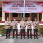 Kapolres Pematangsiantar AKBP Dhana Noer Kurniawan, S.I.K., M.M., memimpin upacara serah terima jabatan (sertijab) Kepala Satuan Reserse Kriminal (Kasat Reskrim) dan Kepala Satuan Reserse Narkoba (Kasat Narkoba) di Lapangan Apel Markas Komando (Mako) Polres Pematangsiantar, Jumat (9/10/2026), pukul 09.00 WIB.