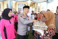 Polres Simalungun menyalurkan bantuan kepada 70 warga.