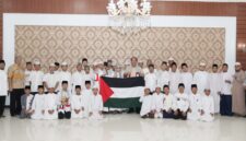 Bupati Asahan Taufik Zainal Abidin menyambut Safari Anak Gaza di Kisaran.