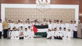 Bupati Asahan Taufik Zainal Abidin menyambut Safari Anak Gaza di Kisaran.