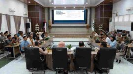 Rapat Koordinasi Percepatan Pendataan dan Monitoring Progres Bedah Rumah, Kawasan Kumuh, dan Sanitasi Tahun Anggaran 2026 di Ruang Serbaguna Pemerintah Kota Pematangsiantar, Sabtu (10/10/2026).