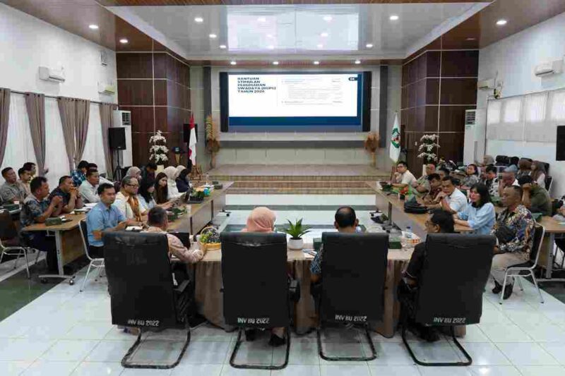 Rapat Koordinasi Percepatan Pendataan dan Monitoring Progres Bedah Rumah, Kawasan Kumuh, dan Sanitasi Tahun Anggaran 2026 di Ruang Serbaguna Pemerintah Kota Pematangsiantar, Sabtu (10/10/2026).