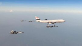 Pesawat yang membawa Presiden El-Sisi mendapat pengawalan khusus dari dua pesawat tempur TNI Angkatan Udara, yakni dua pesawat Sukhoi SU-30 dan dua pesawat Sukhoi SU-27, serta dua pesawat F-16 sebagai escort support pada Sabtu, 10 Oktober 2026, Foto: BPMI Setpres.