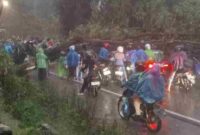 Kondisi Lalu lintas saat terjadinya Pohon Tumbang. Minggu, 11 Oktober 2026.