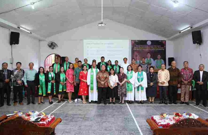 Wali Kota Wesly Silalahi menghadiri Ibadah Utus Sambut Pendeta GPIB Maranatha Pematangsiantar.