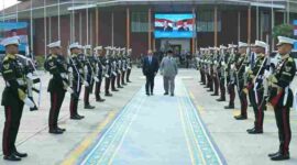 Presiden Prabowo mengantar Presiden El-Sisi hingga pesawat di Halim Perdanakusuma.