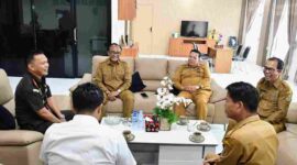 Wabup Ariston Tua Sidauruk bertemu Kajari Samosir untuk memperkuat pendampingan hukum, penataan aset, peningkatan PAD, dan pengawalan pembangunan daerah.