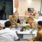 Wabup Ariston Tua Sidauruk bertemu Kajari Samosir untuk memperkuat pendampingan hukum, penataan aset, peningkatan PAD, dan pengawalan pembangunan daerah.