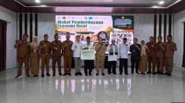 Wali Kota Pematangsiantar Wesly Silalahi  saat kegiatan Edukasi Ekonomi dan Keuangan Syariah bertajuk Wakaf Produktif: Manfaat Berkelanjutan, Kemandirian Menguat, Ekonomi Umat Meningkat di Aula Kantor Inspektorat Daerah Kota Pematangsiantar, Jalan Siatas Barita, Kecamatan Siantar Timur, Selasa (13/10/2026).
