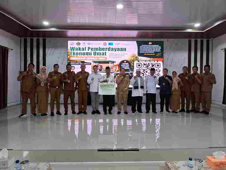 Wali Kota Pematangsiantar Wesly Silalahi  saat kegiatan Edukasi Ekonomi dan Keuangan Syariah bertajuk Wakaf Produktif: Manfaat Berkelanjutan, Kemandirian Menguat, Ekonomi Umat Meningkat di Aula Kantor Inspektorat Daerah Kota Pematangsiantar, Jalan Siatas Barita, Kecamatan Siantar Timur, Selasa (13/10/2026).