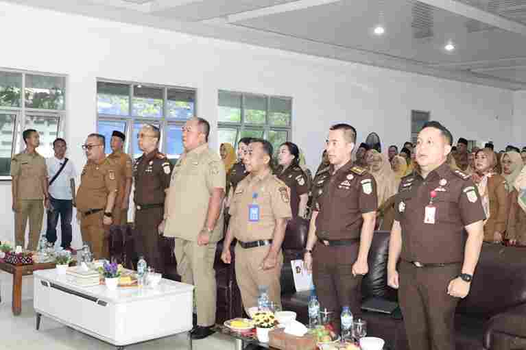 Peluncuran program bertema “Sebuah Kolaborasi Mengawal Pendidikan, Mencegah Penyimpangan”   berlangsung di Aula Dinas Pendidikan Kabupaten Asahan, Selasa (13/10/2026)..