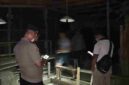 Polres Simalungun membongkar gelanggang yang diduga digunakan untuk sabung ayam di Karang Bangun.