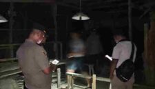 Polres Simalungun membongkar gelanggang yang diduga digunakan untuk sabung ayam di Karang Bangun.