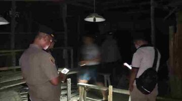 Polres Simalungun membongkar gelanggang yang diduga digunakan untuk sabung ayam di Karang Bangun.
