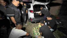 Petugas menangkap seorang pria berinisial AM (31) setelah mengejar mobil yang diduga membawa narkotika di Jalan Lintas Sumatera (Jalinsum), kawasan Besitang, Kabupaten Langkat.