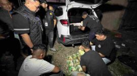 Petugas menangkap seorang pria berinisial AM (31) setelah mengejar mobil yang diduga membawa narkotika di Jalan Lintas Sumatera (Jalinsum), kawasan Besitang, Kabupaten Langkat.