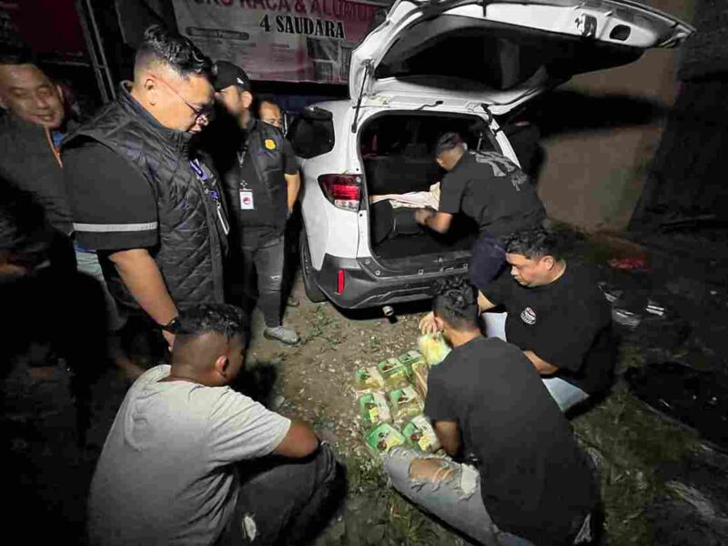 Petugas menangkap seorang pria berinisial AM (31) setelah mengejar mobil yang diduga membawa narkotika di Jalan Lintas Sumatera (Jalinsum), kawasan Besitang, Kabupaten Langkat.