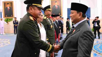 Presiden Prabowo melantik Maruli Simanjuntak sebagai Wakil Panglima TNI merangkap Kepala Badan Nasional Pengelola Perbatasan dan Daerah Terpencil..