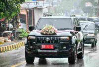 Bupati Vandiko menerbitkan Perbup Nomor 40 Tahun 2026 yang memungkinkan mobil dinas BB 1 C digunakan gratis untuk hajatan pernikahan di Samosir.