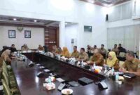 Bupati Asahan Taufik Zainal Abidin mengikuti exit meeting BPK Sumut di Aula Mawar, Kantor Bupati Asahan, Senin (19/10/2026).