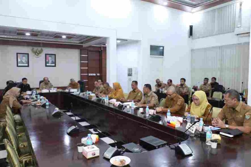 Bupati Asahan Taufik Zainal Abidin mengikuti exit meeting BPK Sumut di Aula Mawar, Kantor Bupati Asahan, Senin (19/10/2026).