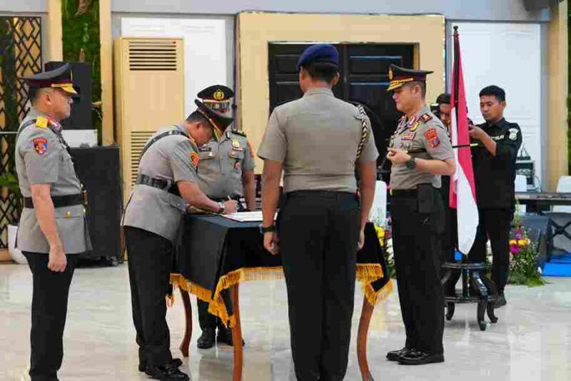 Kapolda Sumut Sonny Irawan memimpin sertijab Wakapolda Sumut dan Kapolresta Deli Serdang di Aula Tribrata Polda Sumut, Senin (19/10/2026) pukul 13.00 WIB.