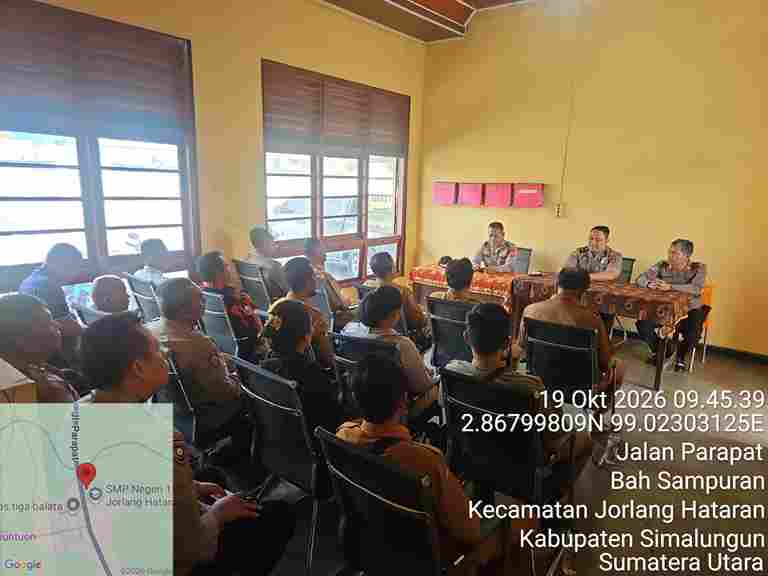 Warga Jorlang Hataran menyampaikan keluhan terkait narkoba, kenakalan remaja, dan pencurian sawit saat bertemu Wakapolres Simalungun.
