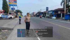 Kapolres Simalungun memimpin Strong Point Pagi di Sinaksak untuk membantu kelancaran lalu lintas