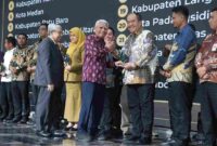 Pemkab Asahan kembali meraih Predikat Kabupaten Informatif pada KI Award 2026 dan mempertahankannya selama lima tahun berturut-turut.