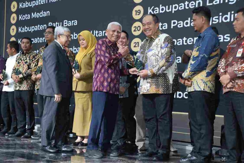 Pemkab Asahan kembali meraih Predikat Kabupaten Informatif pada KI Award 2026 dan mempertahankannya selama lima tahun berturut-turut.