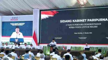 Presiden Prabowo Subianto memimpin Sidang Kabinet Paripurna (SKP) Dua Tahun Pertama Pemerintahan Kerja Nyata untuk Negeri di halaman tengah Kompleks Istana Kepresidenan Jakarta, pada Rabu, 21 Oktober 2026.