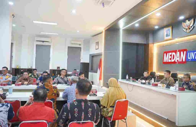 Rapat Tim Koordinasi Optimalisasi Penerimaan Pendapatan Asli Daerah (PAD) sektor retribusi di Ruang Rapat Badan Pendapatan Daerah (Bapenda) Kota Medan, Kamis (22/10/2026).