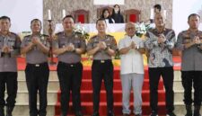 Kapolres Simalungun AKBP Dr. Hendri Nupia Dinka Barus, S.H., S.I.K., M.M., saat kegiatan Safari Minggu Kasih di Gereja Katolik Paroki St. Petrus dan Paulus, Jalan Asahan Km V, Nagori Pantoan Maju, Kecamatan Siantar, Kabupaten Simalungun, Minggu (25/10/2026).