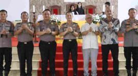 Kapolres Simalungun AKBP Dr. Hendri Nupia Dinka Barus, S.H., S.I.K., M.M.,  saat kegiatan Safari Minggu Kasih di Gereja Katolik Paroki St. Petrus dan Paulus, Jalan Asahan Km V, Nagori Pantoan Maju, Kecamatan Siantar, Kabupaten Simalungun, Minggu (25/10/2026).