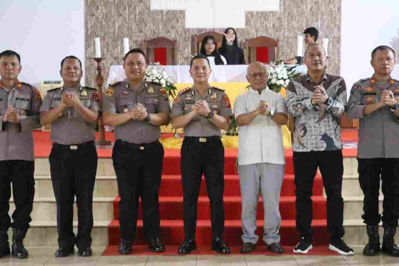 Kapolres Simalungun AKBP Dr. Hendri Nupia Dinka Barus, S.H., S.I.K., M.M.,  saat kegiatan Safari Minggu Kasih di Gereja Katolik Paroki St. Petrus dan Paulus, Jalan Asahan Km V, Nagori Pantoan Maju, Kecamatan Siantar, Kabupaten Simalungun, Minggu (25/10/2026).