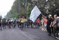 Bupati Asahan Taufik Zainal Abidin bersama Ketua DPRD melepas 420 peserta Gowes Taruna Asahan Cycle.