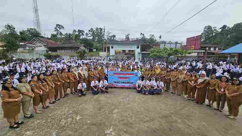 Kegiatan Polisi Peduli Pendidikan (Polidik) di sekolah yang berlokasi di Jalan Pematangsiantar–Saribudolok, Simpang Polsek Panei Tongah, Kabupaten Simalungun, Senin (26/10/2026).