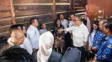 Wesly Silalahi meninjau tiga rumah tidak layak huni di Pematangsiantar yang akan dibangun melalui program TJSLP dan CSR PT Bank Sumut mulai November 2026.
