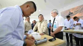 Presiden Prabowo Subianto melakukan peninjauan SMA Taruna Nusantara Kampus Cimahi yang berlokasi di Kota Cimahi, Provinsi Jawa Barat, pada Jumat, 30 Oktober 2026. 