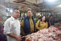 Tim Pengendalian Inflasi Daerah (TPID) Provinsi Sumut melakukan intervensi untuk menekan harga cabai merah dan daging ayam potong yang mengalami kenaikan di pasaran. Intervensi dilakukan di sejumlah pasar di Kota Medan dan sekitarnya, Senin (12/10/2026), menindaklanjuti arahan Gubernur Sumut Bobby  Nasution untuk menjaga stabilitas harga bahan pokok sekaligus melindungi daya beli masyarakat. 