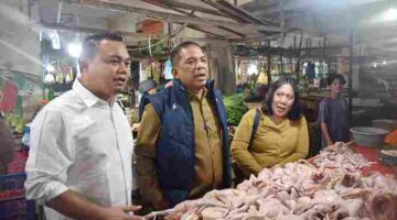 Tim Pengendalian Inflasi Daerah (TPID) Provinsi Sumut melakukan intervensi untuk menekan harga cabai merah dan daging ayam potong yang mengalami kenaikan di pasaran. Intervensi dilakukan di sejumlah pasar di Kota Medan dan sekitarnya, Senin (12/10/2026), menindaklanjuti arahan Gubernur Sumut Bobby  Nasution untuk menjaga stabilitas harga bahan pokok sekaligus melindungi daya beli masyarakat. 