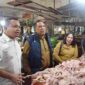 Tim Pengendalian Inflasi Daerah (TPID) Provinsi Sumut melakukan intervensi untuk menekan harga cabai merah dan daging ayam potong yang mengalami kenaikan di pasaran. Intervensi dilakukan di sejumlah pasar di Kota Medan dan sekitarnya, Senin (12/10/2026), menindaklanjuti arahan Gubernur Sumut Bobby  Nasution untuk menjaga stabilitas harga bahan pokok sekaligus melindungi daya beli masyarakat. 